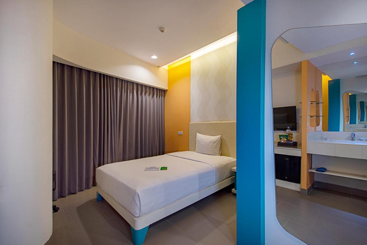 Blue Sky Hotel Petamburan Jacarta Exterior foto